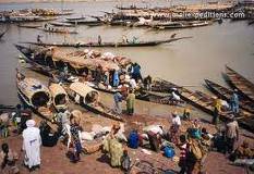 Piroghe presso Mopti, nel delta interno del fiume Niger